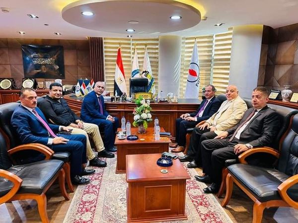 استقبل المحاسب عباس صابر، رئيس النقابة العامة للعاملين بالبترول،  النائب مجاهد نصار، عضو لجنة الصناعة بمجلس النواب، لبحث سبل التعاون، وذلك بمقر النقابة العامة بحدائق القبة.