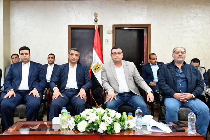 وزير الإسكان ومحافظ السويس في إجتماع بمقر جهاز مدينة السويس الجديدة لمتابعة المشروعات التنموية بالمدينة