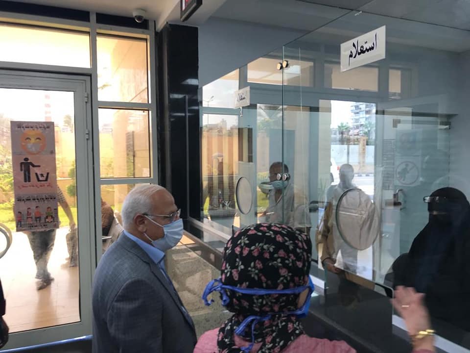 محافظ بورسعيد يتفقد المركز التكنولوجي لخدمة المواطنين بالديوان العام