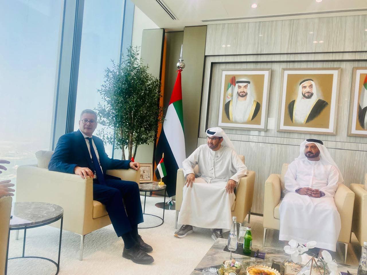 إلتقى اليوم السيد المهندس كريم بدوي وزير البترول والثروة المعدنية، بالسيد سلطان احمد الجابر وزير الصناعة والتكنولوجيا المتقدمة بدولة الإمارات والعضو المنتدب والرئيس التنفيذي لشركة بترول أبوظبي الوطنية (أدنوك)