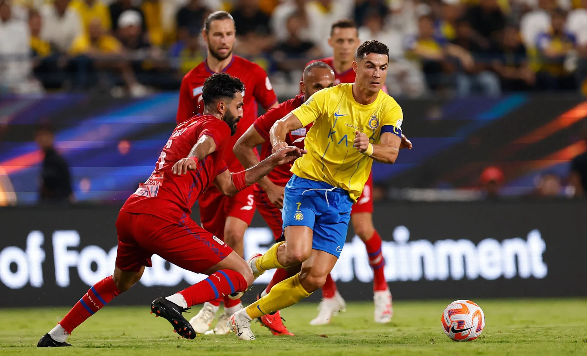 أبها يتعادل أيجابياً مع النصر السعودي في دوري روشن.