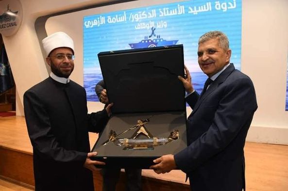 الفريق أسامة ربيع يشهد ندوة دينية تثقيفية بعنوان 