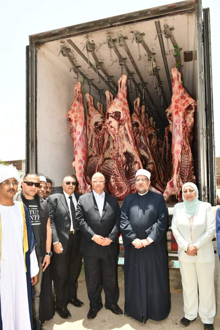 وزير الأوقاف ومحافظ القاهرة يتفقدان تجهيز لحوم الأضاحي بمجزر البساتين ويطلقان توزيع لحوم أضاحي الأوقاف بالقاهرة والجيزة وزير الأوقاف