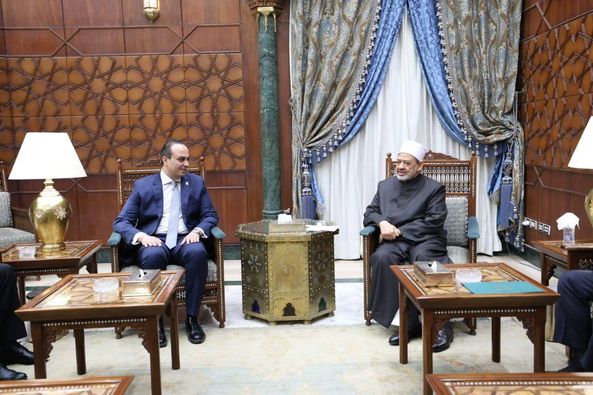بحضور فضيلة الإمام الأكبر الدكتور أحمد الطيب شيخ الأزهر الشريف..  توقيع بروتوكول تعاون ثنائي بين هيئة الرعاية الصحية وبيت الزكاة والصدقات لعلاج المرضى غير المؤمن عليهم من غير القادرين 