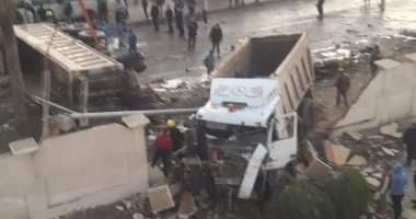 مصرع 22 عاملا وإصابة 7 فى حادث تصادم أتوبيس وسيارة نقل ببورسعيد