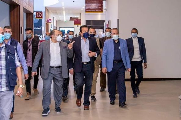 رئيس مجلس الوزراء يتفقد المستشفى التعليمي ويزور كلية الطب البشري
