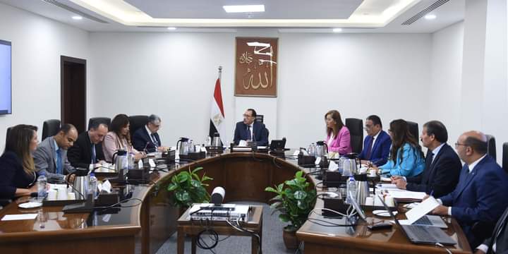 رئيس الوزراء يتابع موقف مشروعات