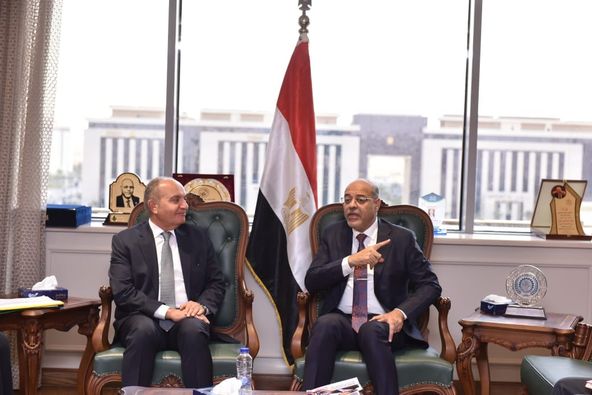 وزير العمل يستقبل سفير الأردن لدى القاهرة لبحث ملفات مُشتركة.