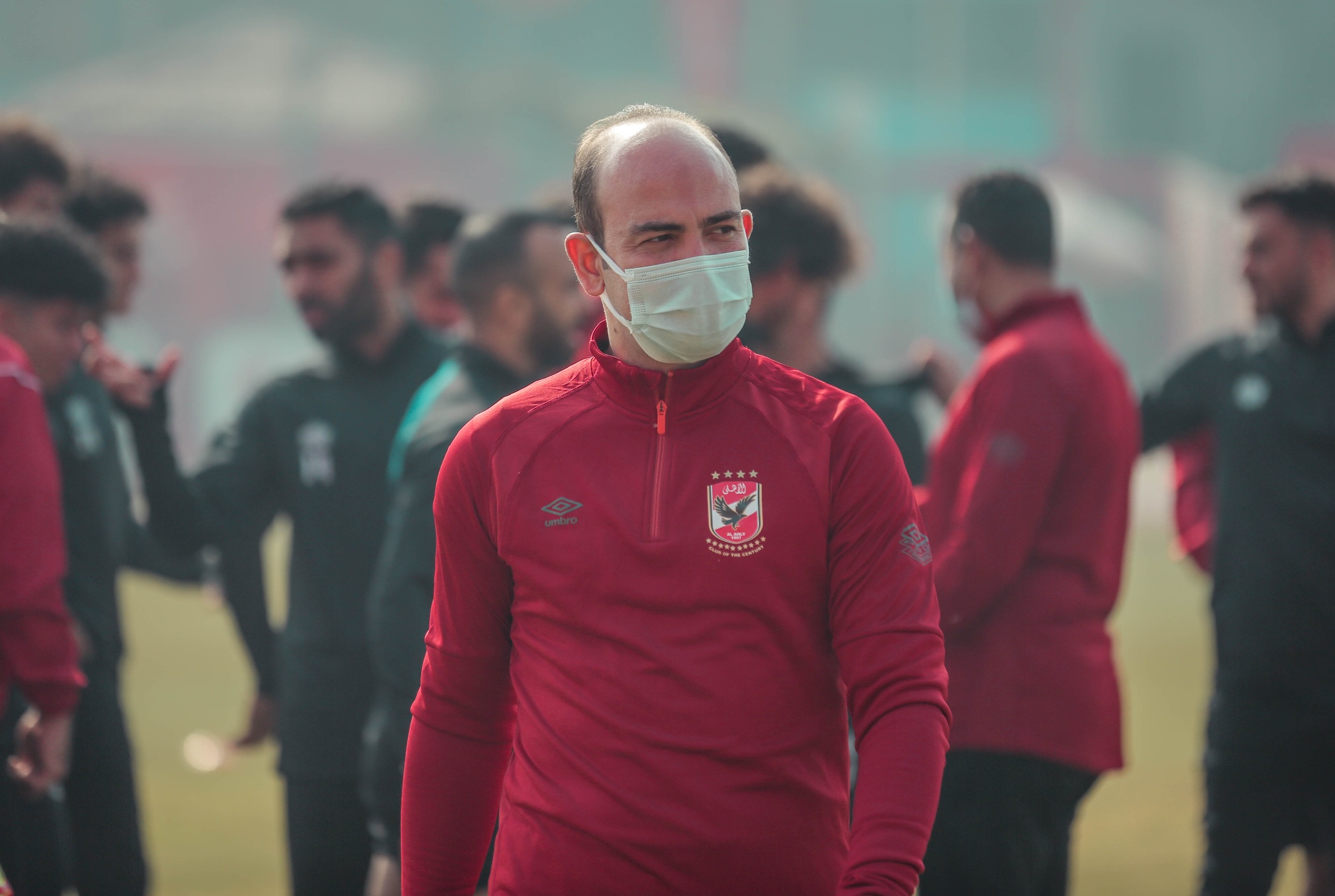 الأهلي يُشدد إجراءاته الاحترازية للحفاظ على لاعبيه قبل بطولة كأس العالم للأندية.