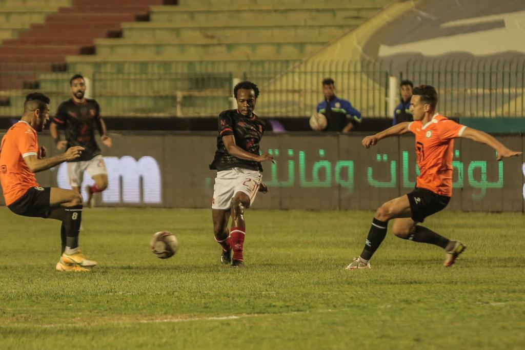 الأهلي يتعادل سلبياً مع البنك الأهلي في الدوري.