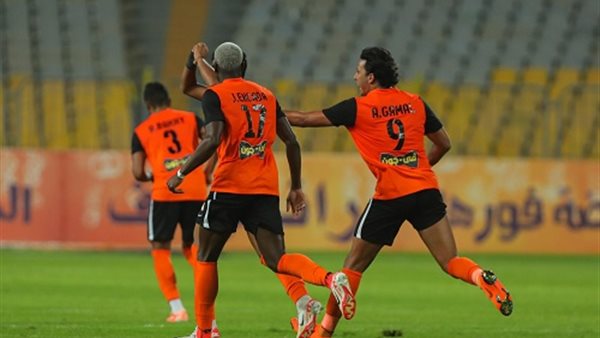 فاركو يفوز على بتروجيت بثنائية مقابل هدف في الدوري.