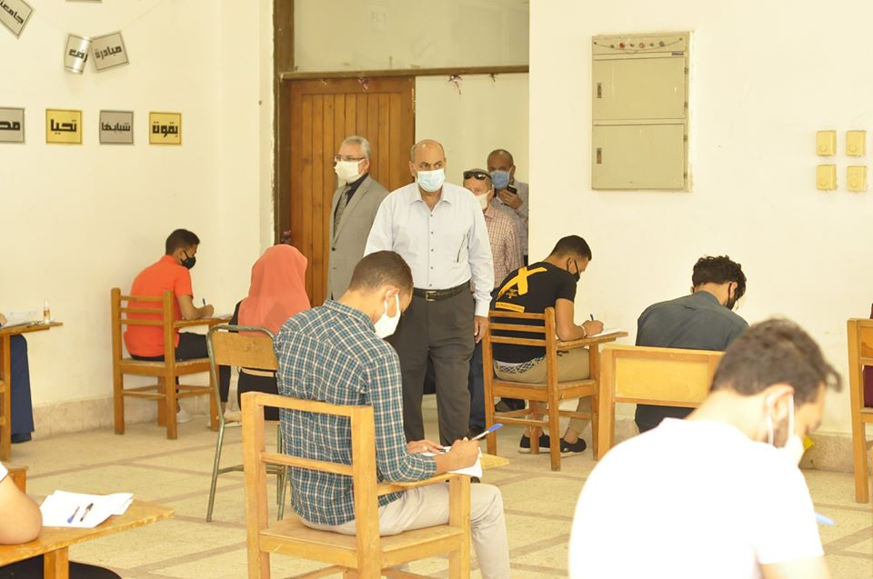 يس جامعة المنيا يتفقد لجان امتحانات 