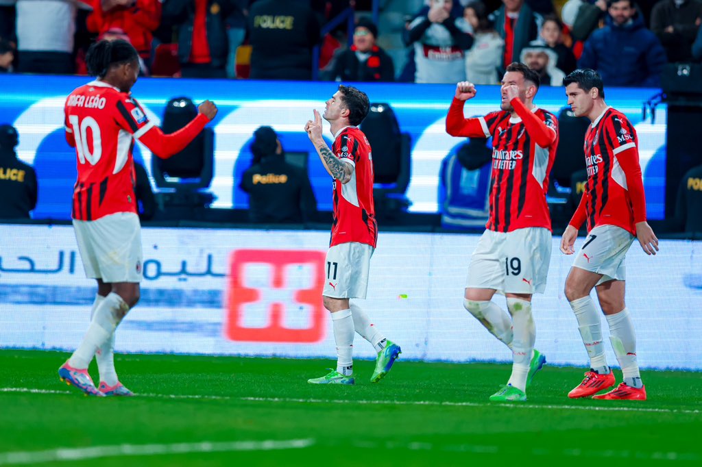 ميلان يفوز على الإنتر بثلاثية مقابل هدفين ويتوج بطلاً لكأس السوبر الإيطالي.