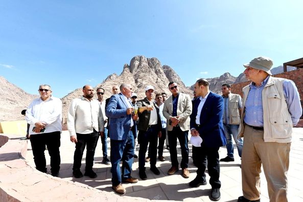 وزير الإسكان يتفقد المنتجع السياحي الجبلى والنزل البيئي بمشروع تطوير موقع التجلى الأعظم فوق أرض السلام بمدينة سانت كاترين