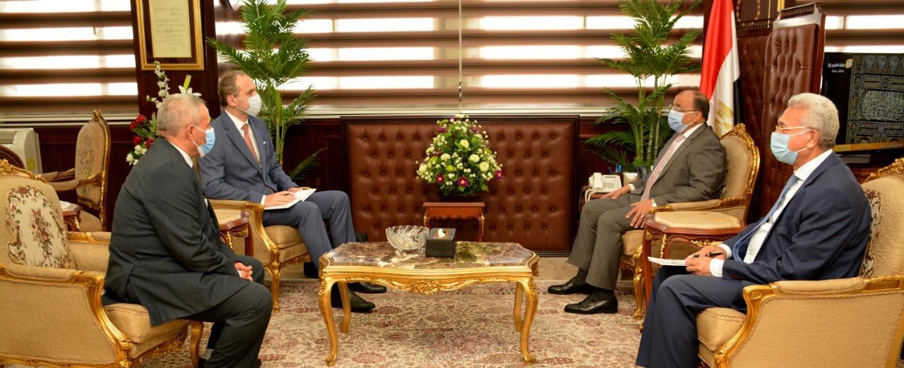 وزير التنمية المحلية يلتقى سفير بيلاروسيا بالقاهرة لبحث توسيع مجالات التعاون بين البلدين