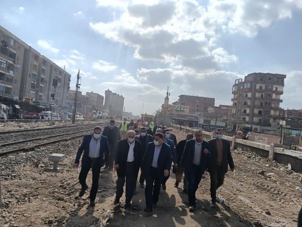 رئيس هيئة السكة الحديد في زيارة ميدانية لتفقد أعمال التطوير الجارية بالمحطات والأبراج على خط بنها بورسعيد.  