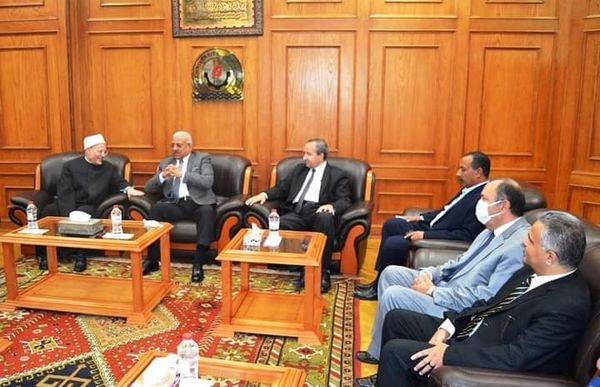 محافظ السويس يستقبل مفتي الجمهورية لحضور ندوة الشباب وبناء الأوطان بالجامعة