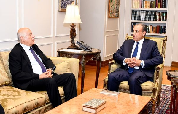 وزير الخارجية والهجرة وشئون المصريين بالخارج يستقبل أمين سر اللجنة المركزية لحركة فتح