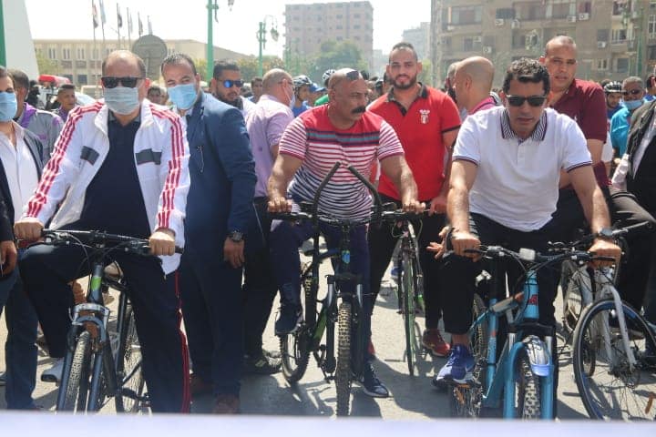 وزير الرياضة ومحافظ أسيوط يقودان ماراثون للدراجات بشوارع أسيوط