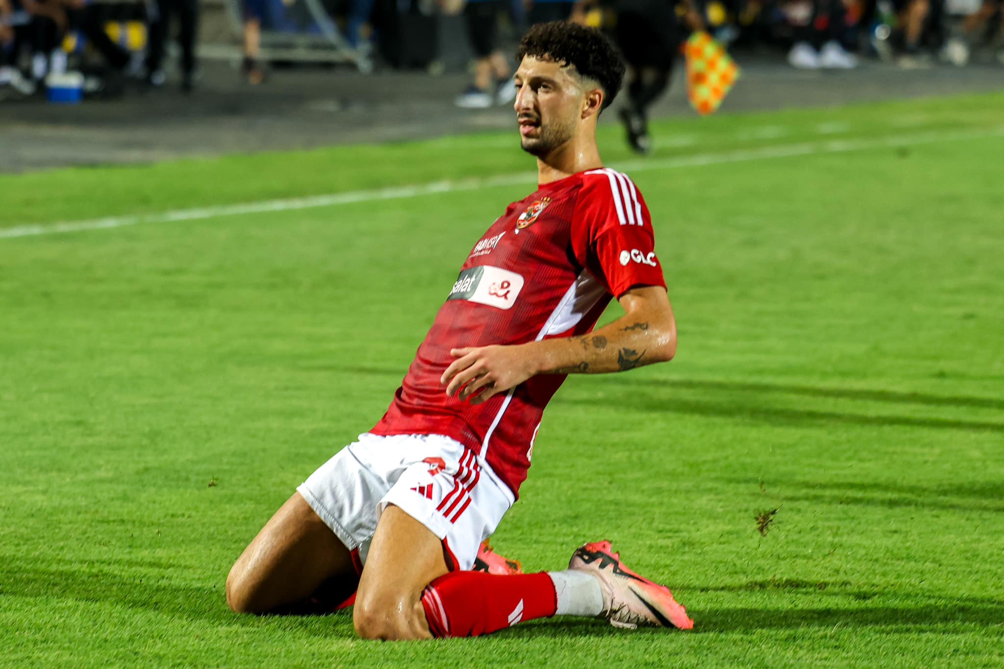 الأهلي يكتسح المقاولون العرب برباعية نظيفة في دوري نايل.