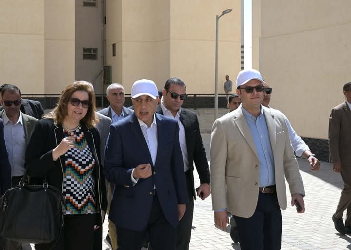 خلال جولته بمدينة العاشر من رمضان: رئيس الوزراء يتفقد نماذج وحدات سكنية ضمن المبادرة الرئاسية 