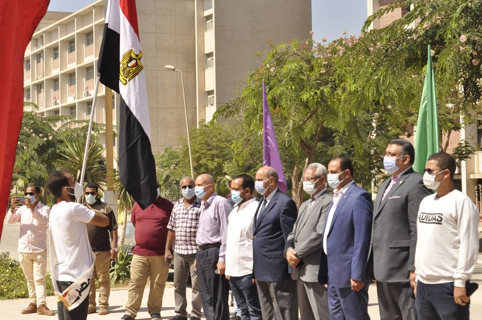 جامعة المنيا تحتفل بذكرى انتصارات أكتوبر خلال توقيعها الكشف الطبي على طلابها المستجدين