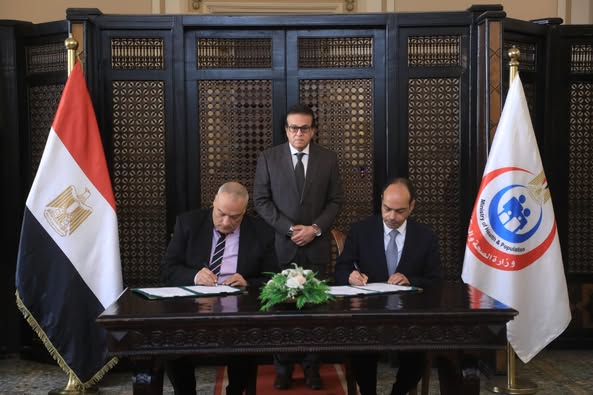 الدكتور خالد عبدالغفار يشهد توقيع بروتوكول تعاون مع صندوق التعويض عن مخاطر المهن الطبية لدعم أطباء الوزارة في اختبارات البورد المصري صندوق التعويض عن مخاطر المهن الطبية سيساهم بالدعم المالي في قيمة رسوم امتحان البورد المصري 