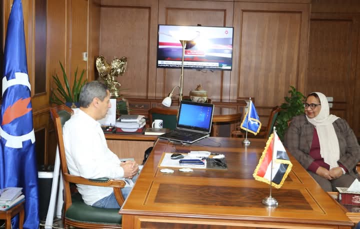 محافظ السويس يستقبل مدير وحدة السكان المركزية بوزارة التنمية المحلية.