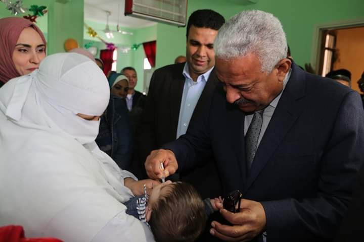صقر يتفقد عمل الحملة القومية ضد مرض شلل الاطفال بالسويس