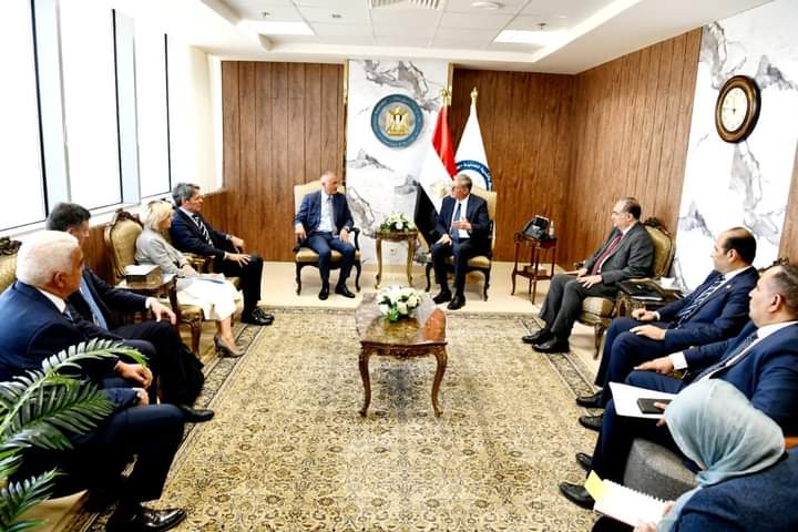 استقبل المهندس كريم بدوى وزير البترول والثروة المعدنية وفداً رفيع المستوى من المسئولين بشركة إينى الإيطالية