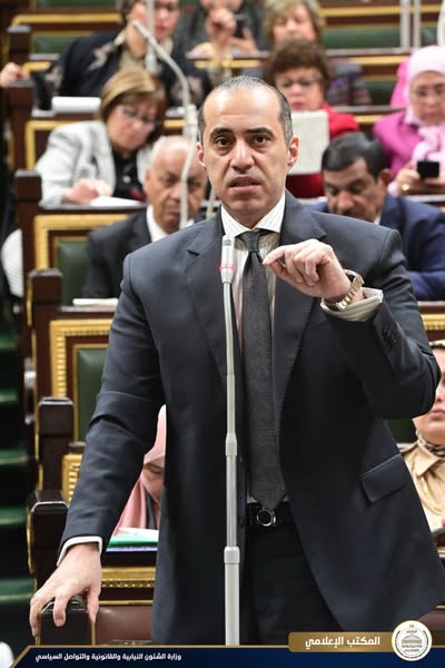 المستشار محمود فوزي أمام مجلس النواب: مشروع قانون العمل المقدم من الحكومة يؤمن عقد العامل ويحظر فصله حال إدماج المنشأة أو تقسيمها أو حال التوريث أو البيع أو التأجير.