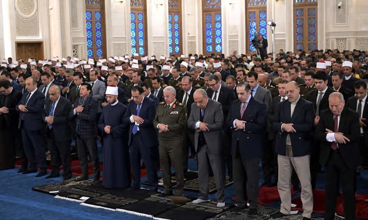 رئيس الوزراء يفتتح مسجد 