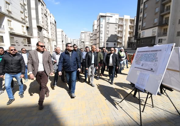 وزير الإسكان يتابع سير الأعمال بمشروعات المرافق والإسكان والطرق بمدينة القاهرة الجديدة ..ويتفقد مشروع 