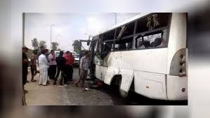 رويترز: 10قتلي و15 مصاب في أستهداف حافلة رحلات للأقباط بمحافظة المنيا
