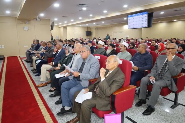 محافظ السويس يوجه بضبط الأسعار بمنافذ البيع ومعارض أهلا رمضان والأسواق .. ويكلف بحصر الأراضي المستردة وإستغلالها في مشروعات تنموية 