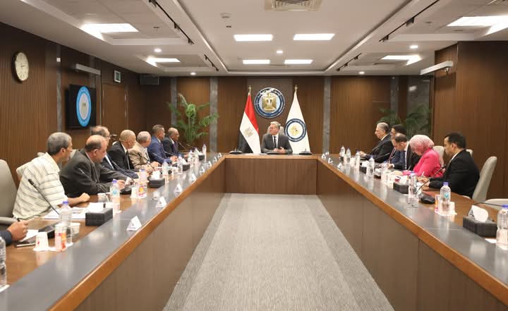 وزير البترول والثروة المعدنية يبحث مع النقابة العامة المناجم والمحاجر التعاون في تطوير قطاع التعدين