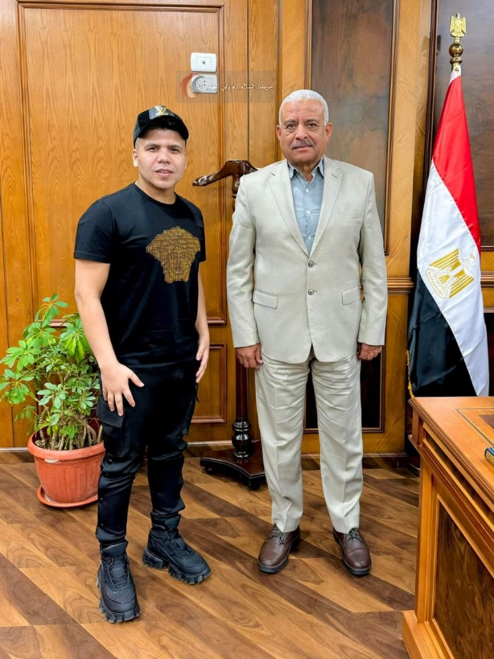 صقر يستقبل المطرب السويسي عمر كمال لإحياء حفل يخصص دخلها لنادي منتخب السويس.