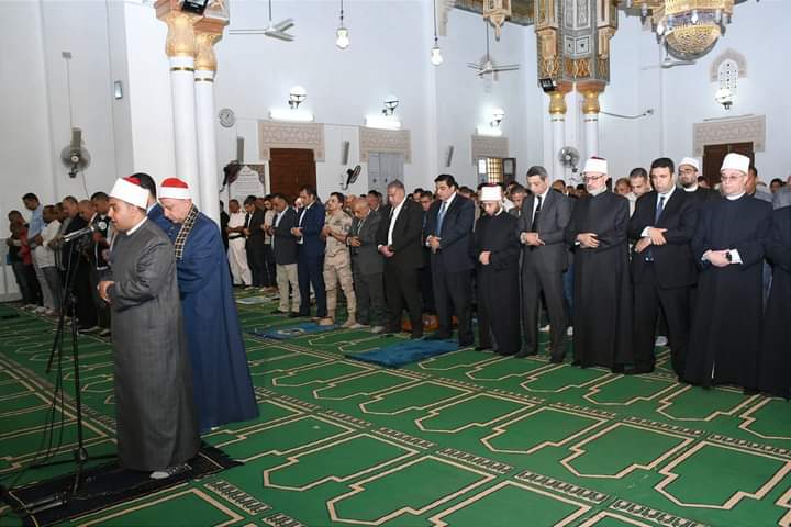 وزير الأوقاف ومفتي الجمهورية ومحافظ السويس يشهدون احتفال المحافظة بالعيد القومي بمسجد بدر بمحافظة السويس