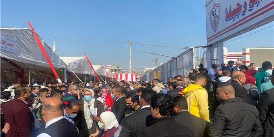 توافد مكثف لأعضاء الزمالك للتصويت فى انتخابات النادى.