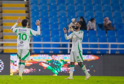 الأهلي يكتسح التعاون برباعيه مقابل هدفين في دوري روشن.
