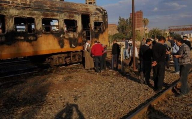 إخماد حريق داخل عربة قطار في مخزن محطة كفر الزيات بالغربية