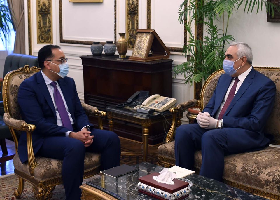 رئيس الوزراء يلتقى السفير العراقى بمصر