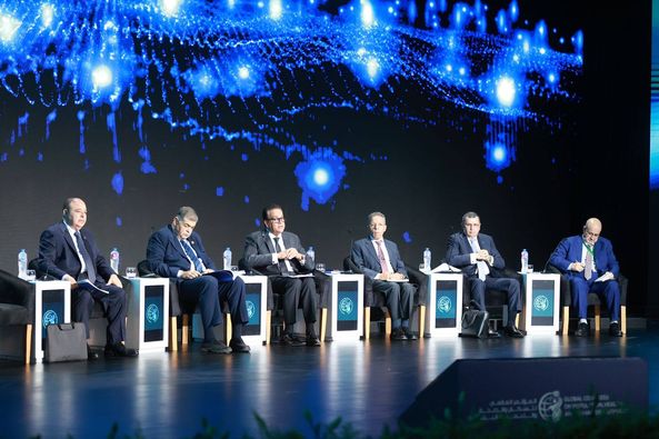 خلال جلسة حوارية بعنوان «الاستراتيجية الوطنية 2024- 2030»..  نائب رئيس مجلس الوزراء يثمن جهود المسؤولين وشركاء النجاح القائمين على الاستراتيجية الوطنية للصحة 