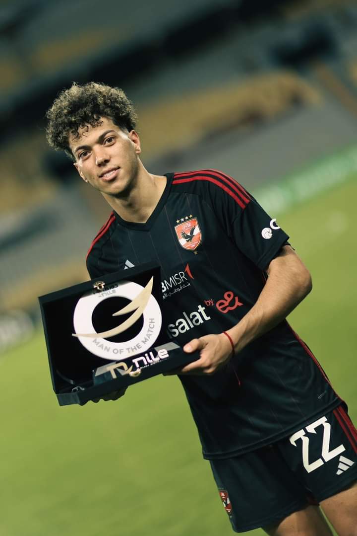 إمام عاشور رجل مباراة الأهلي وفاركو.