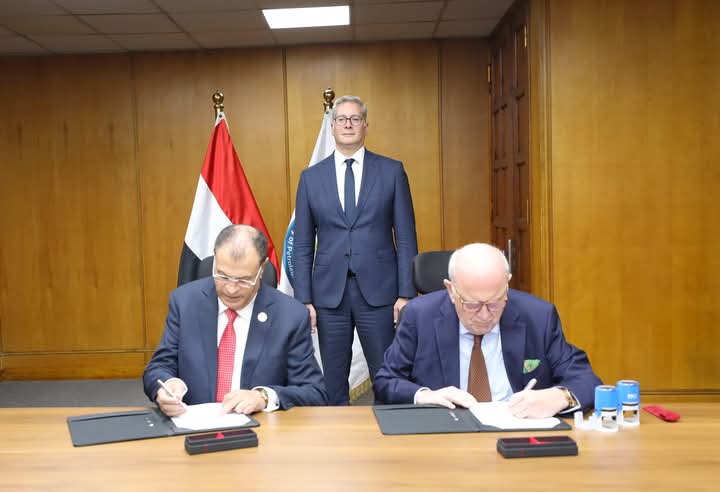 . شهد المهندس كريم بدوي وزير البترول والثروة المعدنية ، توقيع ثلاث اتفاقيات رئيسية تهدف إلى تطوير مصانع شركة أبوقير للأسمدة فى خطوة تعزز توجه الشركة نحو الأستدامة وتقليل الأنبعاثات الكربونية ، ورفع كفاءة إستخدام الطاقة