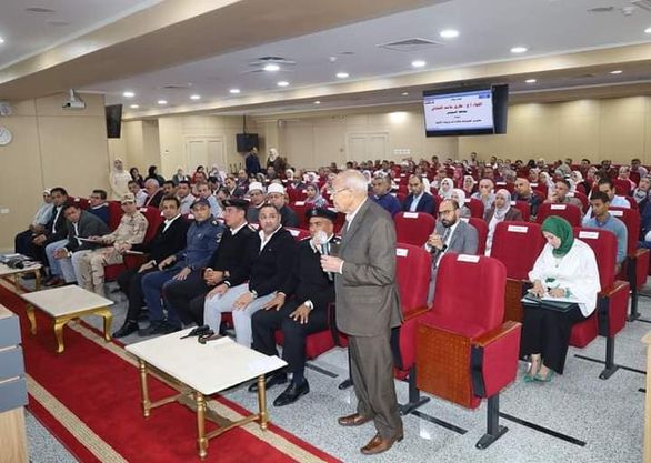 محافظ السويس في اللقاء الأسبوعي إقامة أسواق بالأحياء الخمسة لتوفير السلع الغذائية بأسعار مخفضة 