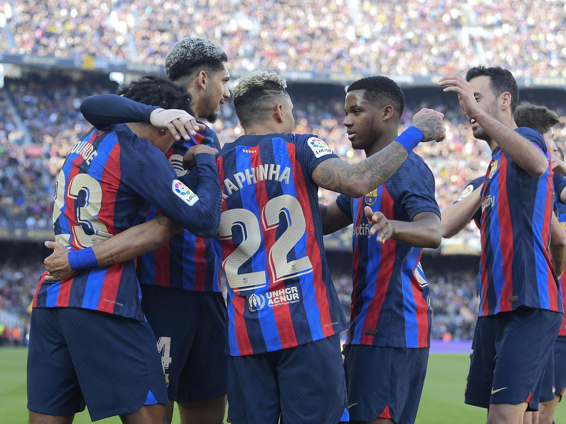 برشلونه يكتسح فالنسيا بهدف نظيف ويواصل تصدره للدوري الاسباني.