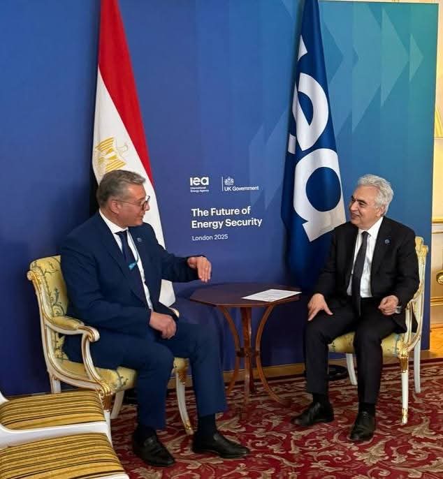 عقد المهندس كريم بدوي وزير البترول والثروة المعدنية اجتماعاً مع فاتح بيرول المدير التنفيذي لوكالة الطاقة الدولية