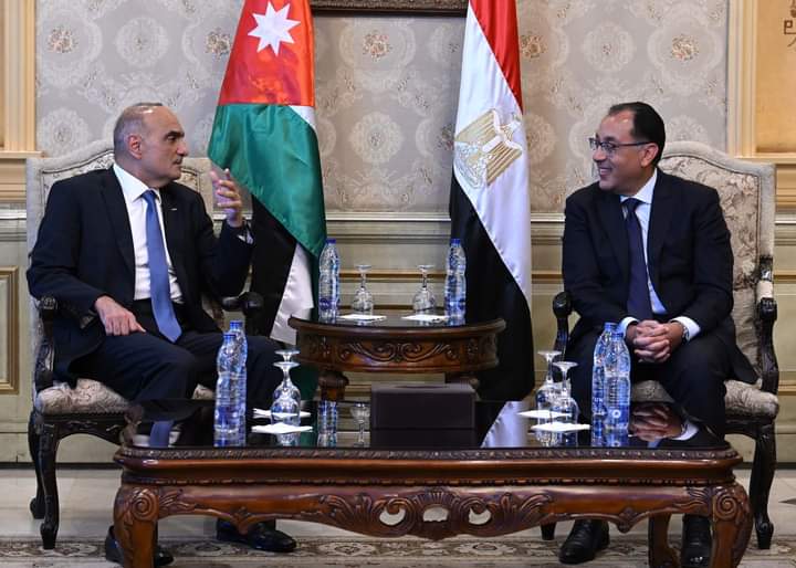 رئيس الوزراء يستقبلُ نظيره الأردني بمطار القاهرة الدولي استقبل الدكتور مصطفى مدبولي