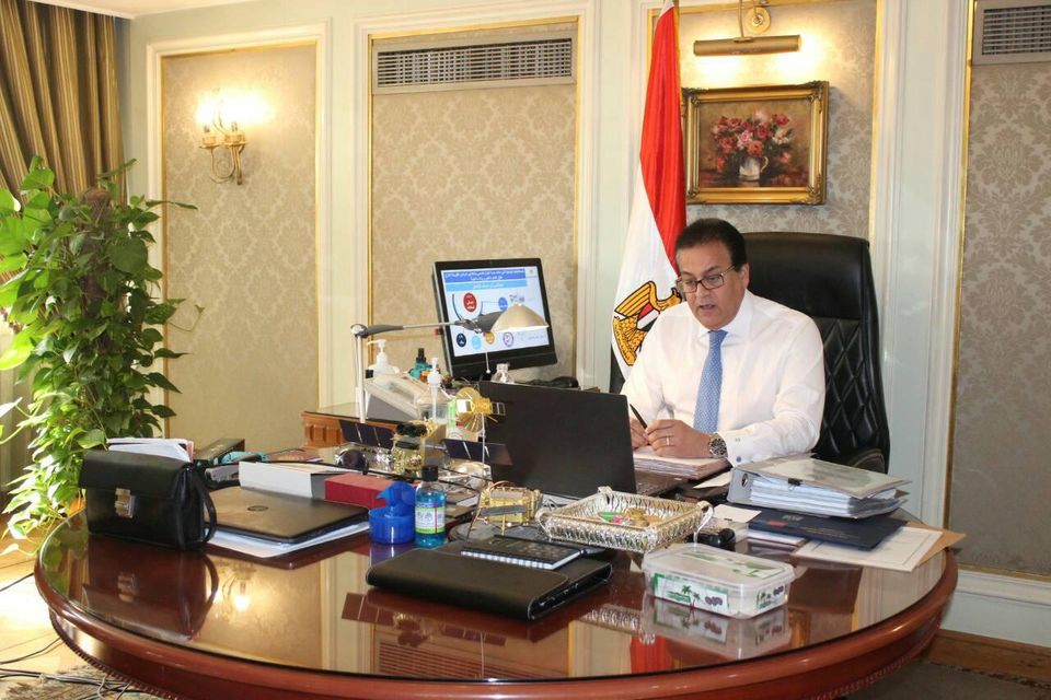 وزير التعليم العالي يعلن عن منح دراسية في الجامعات الأهلية الجديدة بالاتفاق مع البنك الأهلي المصري